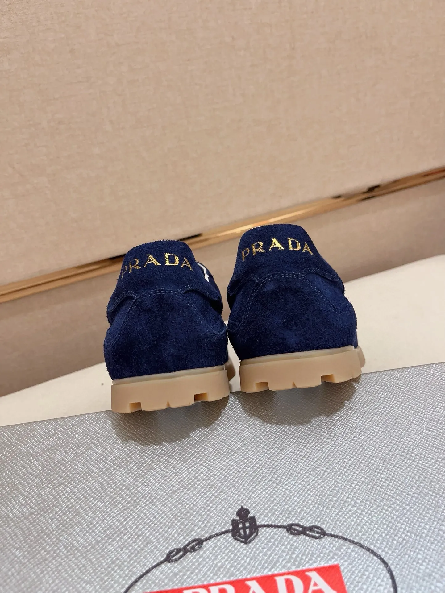 Men's shoes 💰 540💰 ✔️✔️✔️Higher version High-quality new PRADA (Prada) counters are launched at the same time. The new men's shoes and 😘 fabrics are made of high-tech glue-making technology. Lining: Full cowhide lining. 👍🏿 High-end ☄️ air-cushion molded anti-slip rubber outsole, exquisite lines, simple and elegant, comfortable and high-end for leisure travel. Code number: 38 to 44 (45 can be customized and cannot be returned or exchanged)